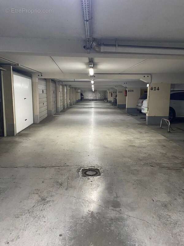 Parking à PARIS-3E