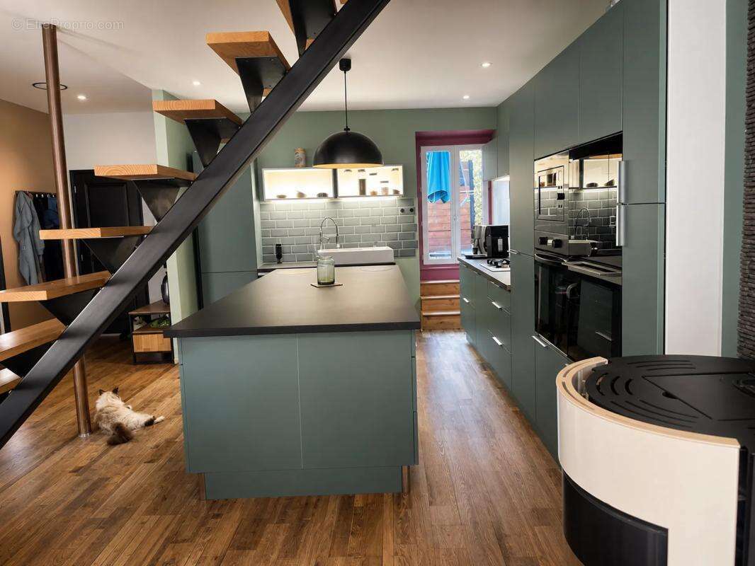 Immeuble rénové 250 m² situé à Ardes - photo 4