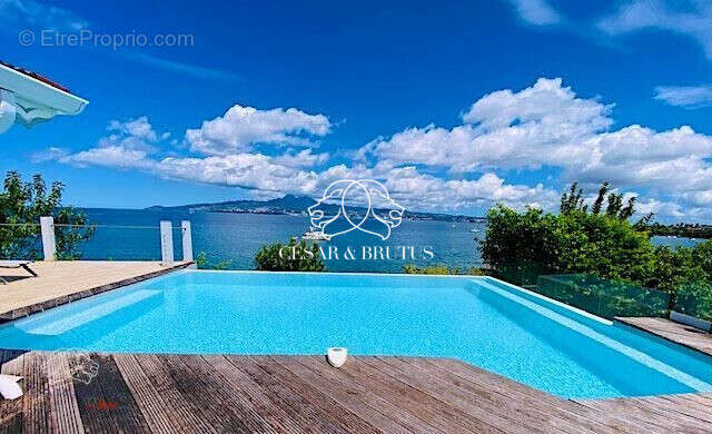 Maison à LES TROIS-ILETS