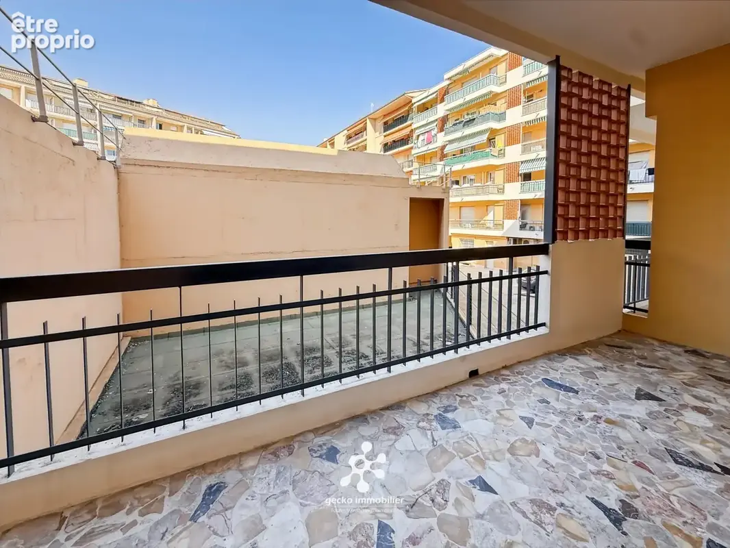 3 pièces en plein centre-ville de Vence - photo 8