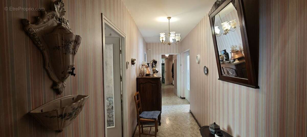 Grand appartement 95m² T4 avec balcon, cave et garage - photo 13
