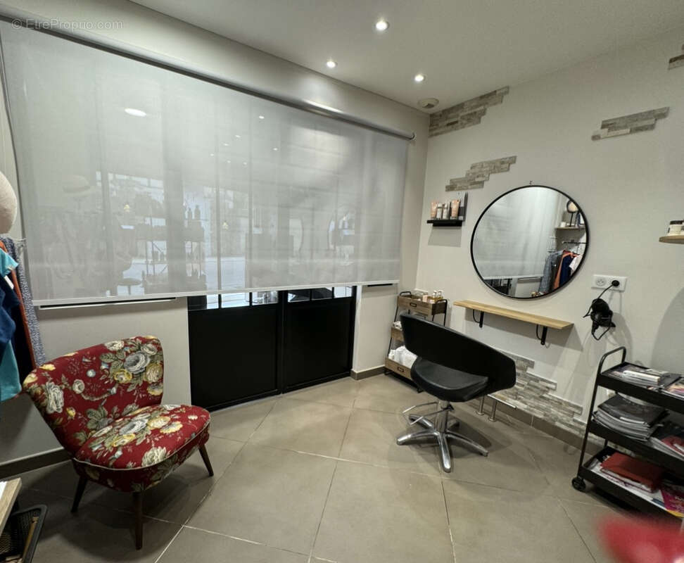 Commerce à THORIGNY-SUR-OREUSE