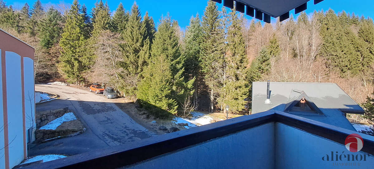 Appartement à MORILLON