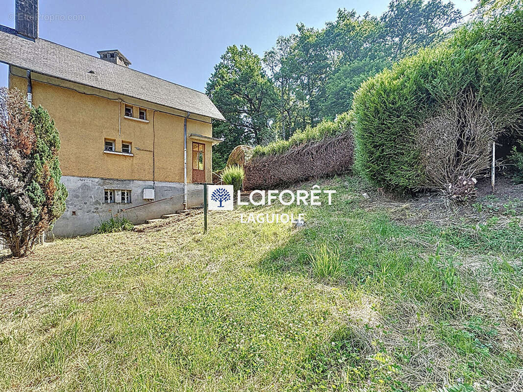 Maison à SAINTE-GENEVIEVE-SUR-ARGENCE