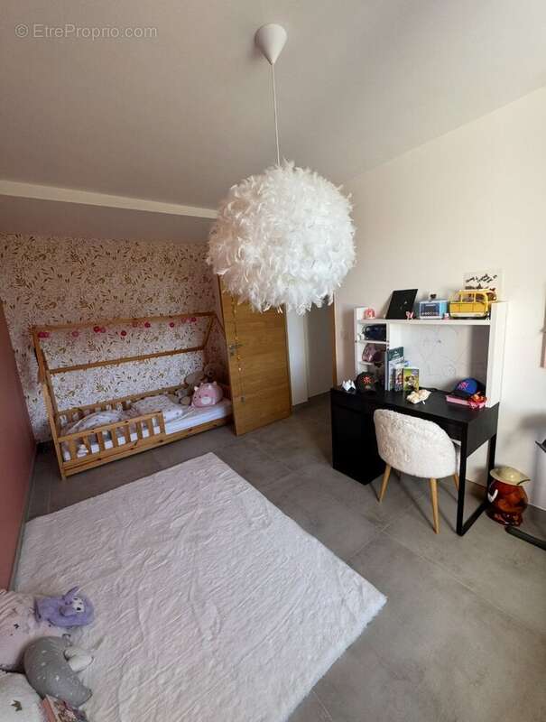 Maison à LAUDUN-L'ARDOISE