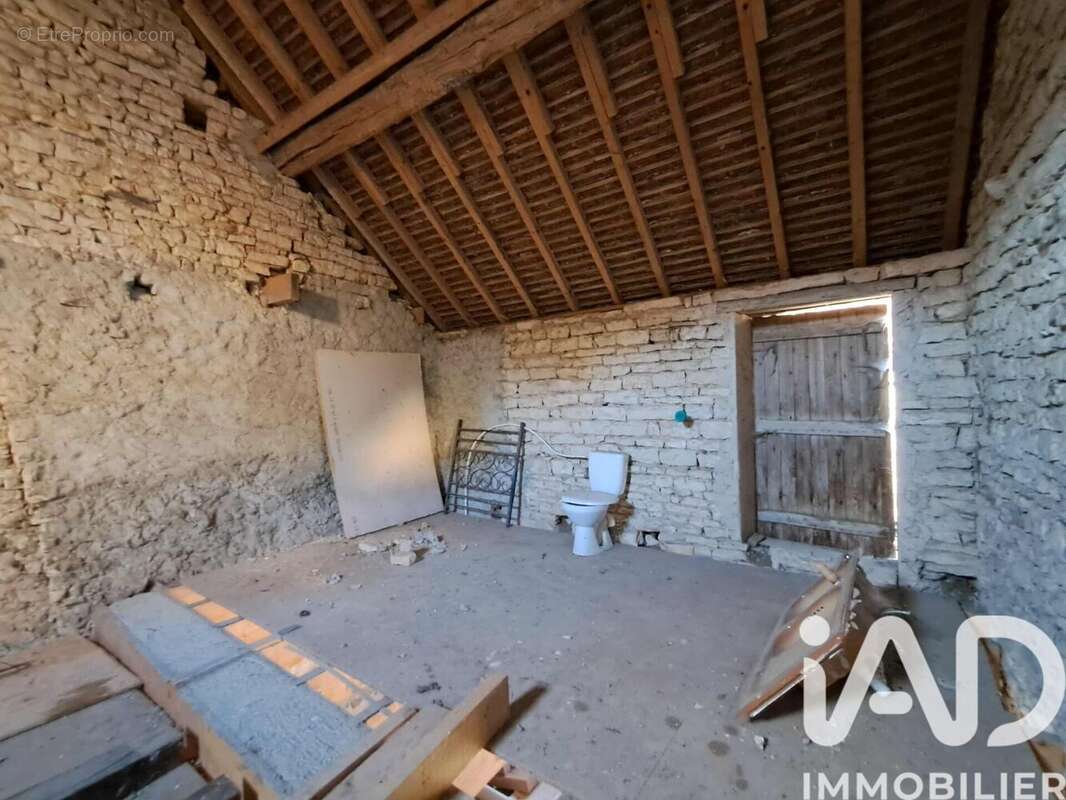 Maison 150 m² à Courgis  - photo 9
