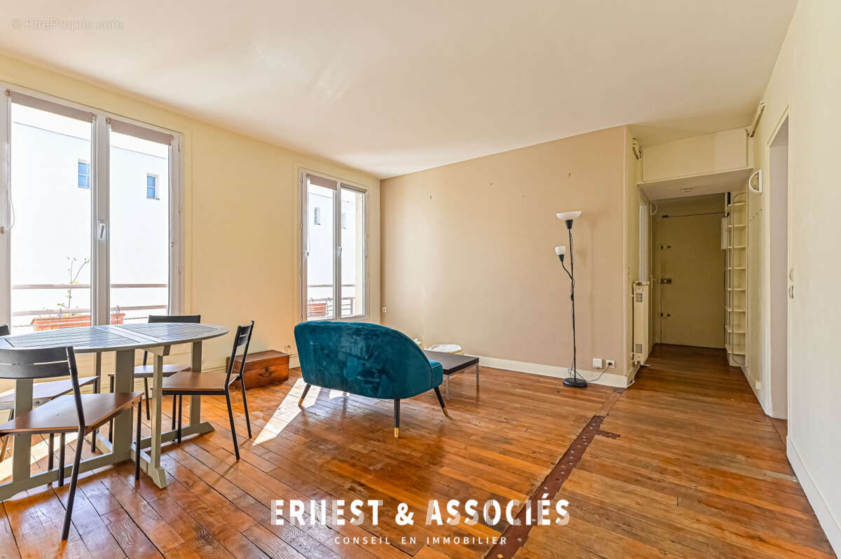 Appartement à PARIS-10E
