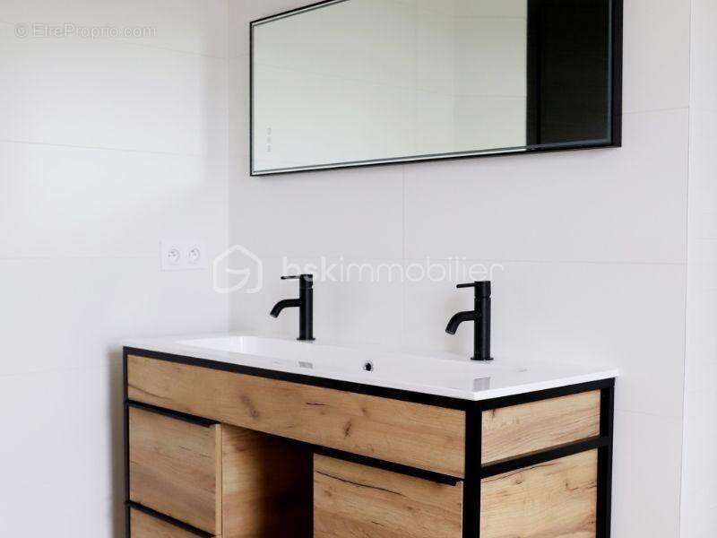 Maison à PONT-EVEQUE