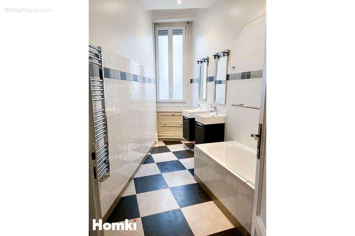 Appartement à LA GARENNE-COLOMBES