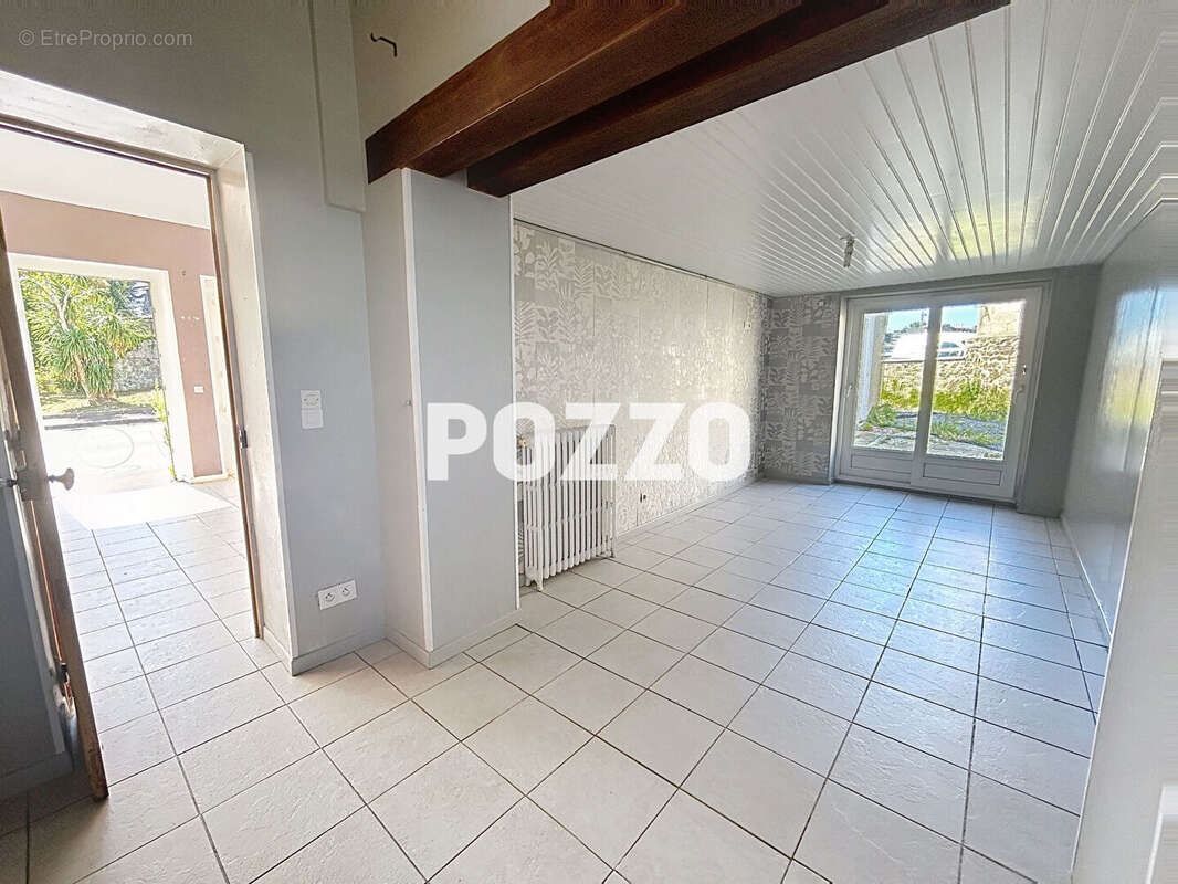 Appartement à DONVILLE-LES-BAINS