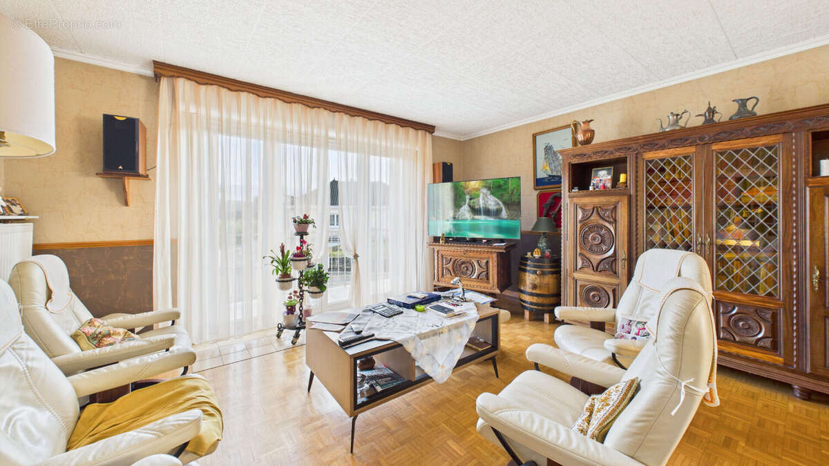 Pavillon 8 pièces - Courcelles Chaussy - 160 m2 - 5 chambres - véranda - photo 6