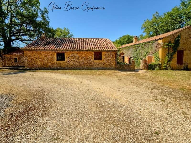 Maison à MAUZAC-ET-GRAND-CASTANG