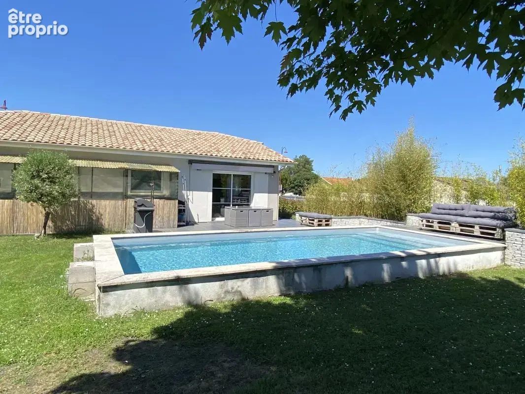 Maison 110 m² à Saint-Yzan-De-Soudiac  - photo 9
