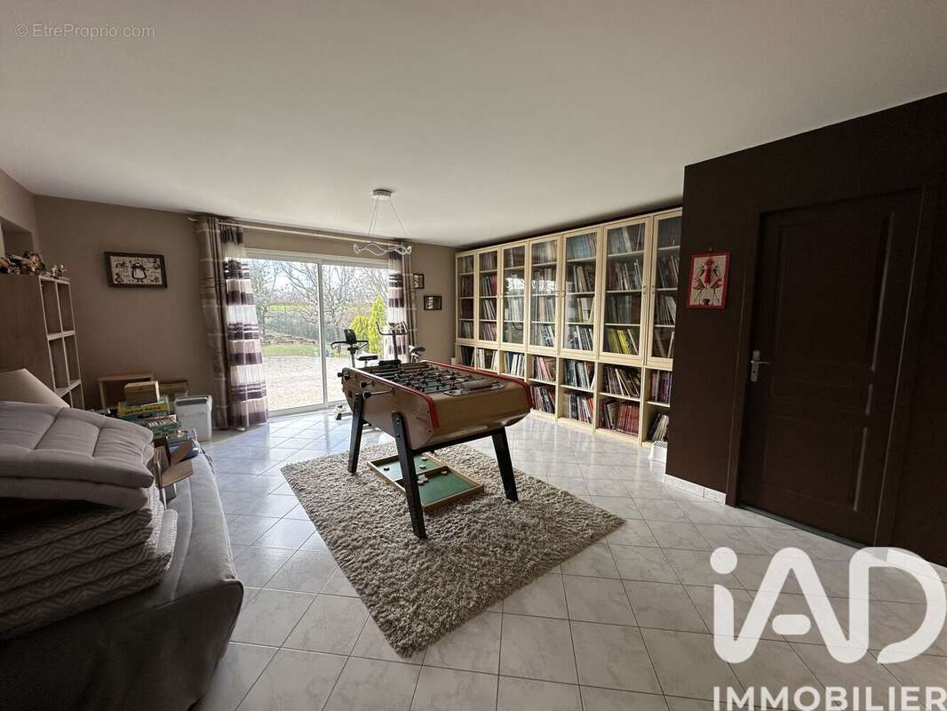 Maison 243 m² à Saint-Paul-De-Loubressac  - photo 5
