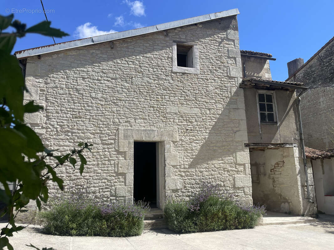 Ensemble immobilier de caractere // mirebeau centre - photo 5