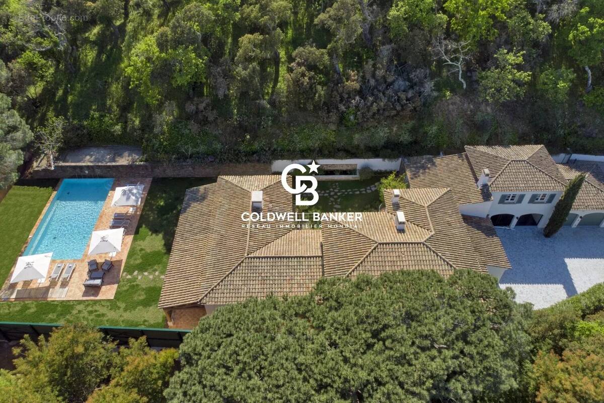 À Ramatuelle, entre authenticité et élégance, un mas provençal d’exception - photo 2