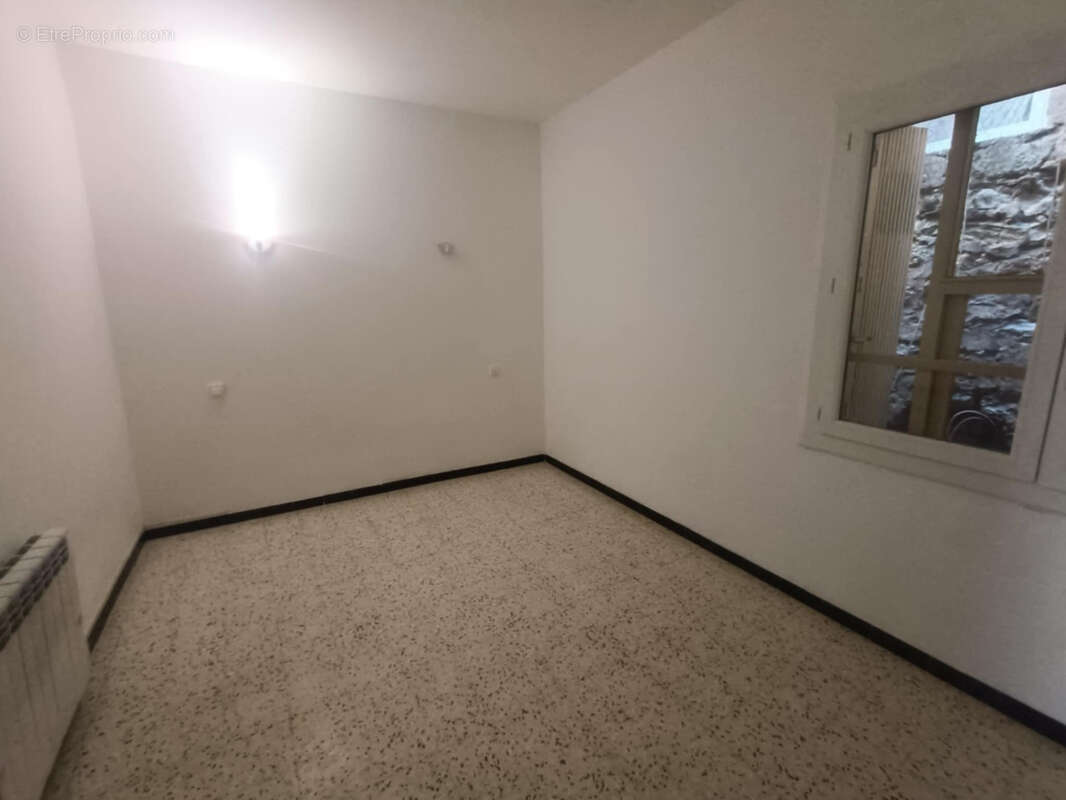 Appartement à LESPIGNAN