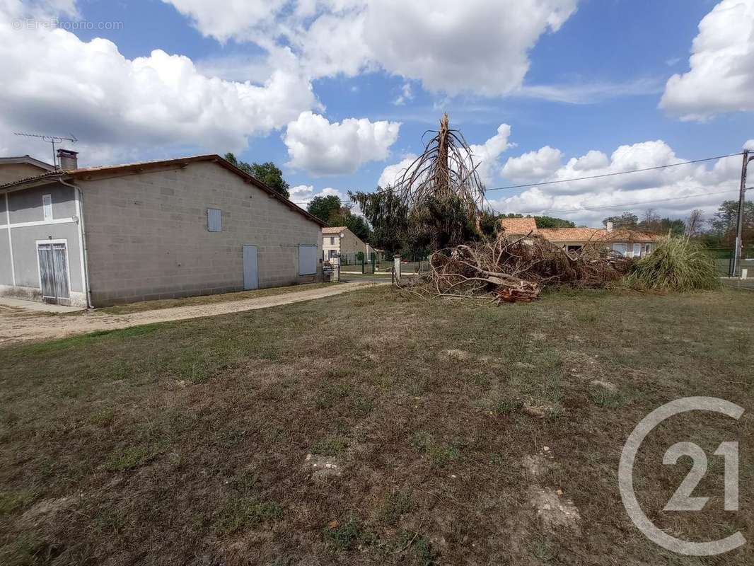 Maison à LES PEINTURES