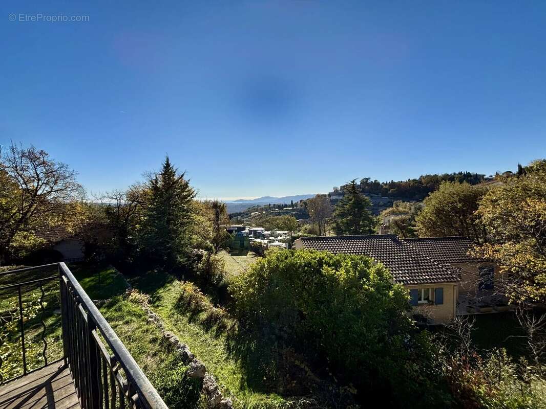 Maison à CHATEAUNEUF-GRASSE