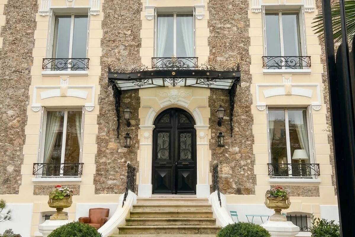 Maison à SAINT-MAUR-DES-FOSSES