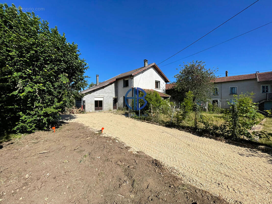 Maison à LA TOUR-DU-PIN