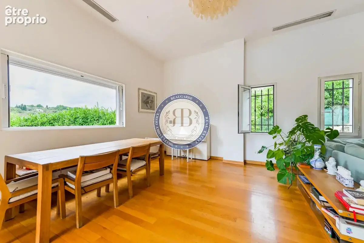 Aux portes de Valbonne – Villa néo-provençale de 192 m²– Panorama d'exception – Terrain de 4 928 m². - photo 9