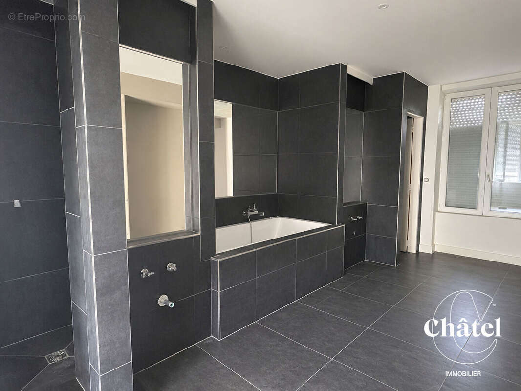 Proche Nanteuil le Haudouin - Ensemble immobilier et dépendances - Travaux - photo 12