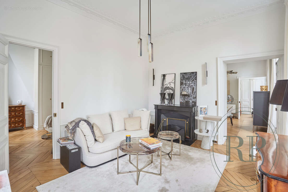 Appartement à PARIS-7E