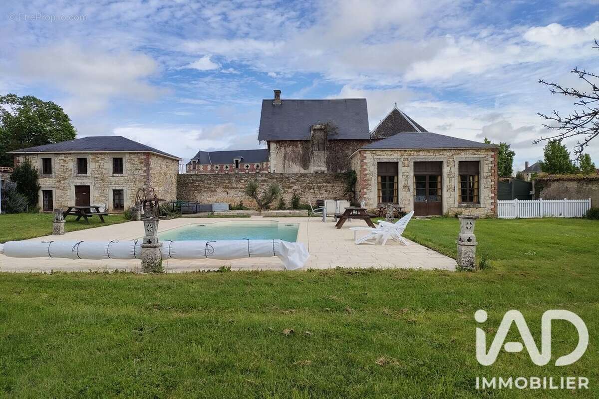 850 m² à Chantonnay  - photo 4