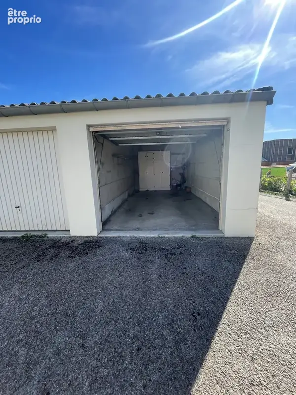 A vendre a sainte-savine type 3 de 78m2, 2 chambres, loggia, un box, cave, une place de stationnement privativ - photo 8