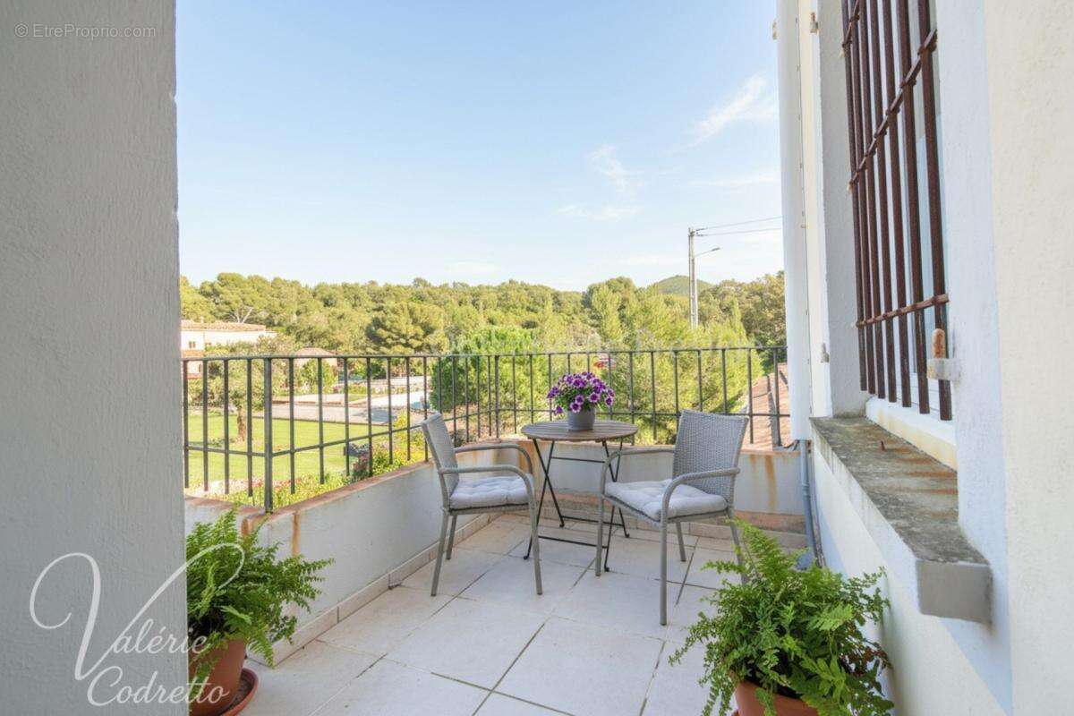 LE PRADET – LES OURSINIÈRES  Propriété 320 m² – 5 logements indépendants – Terrain 3 048 m² – Proche mer - photo 11