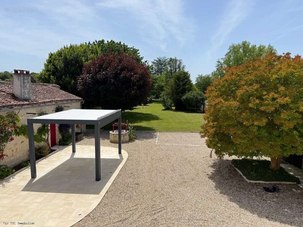 Maison à AIGRE