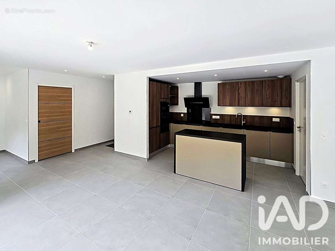 Maison 135 m² à Lancrans  - photo 6