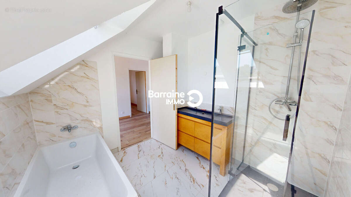 A vendre proche landerneau - tremaouezan maison t6 111m² recente garage jardin - photo 13