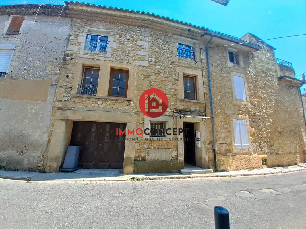 Appartement à ROQUEMAURE