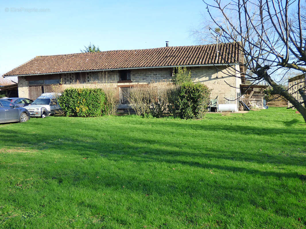Maison à SAINT-TRIVIER-DE-COURTES