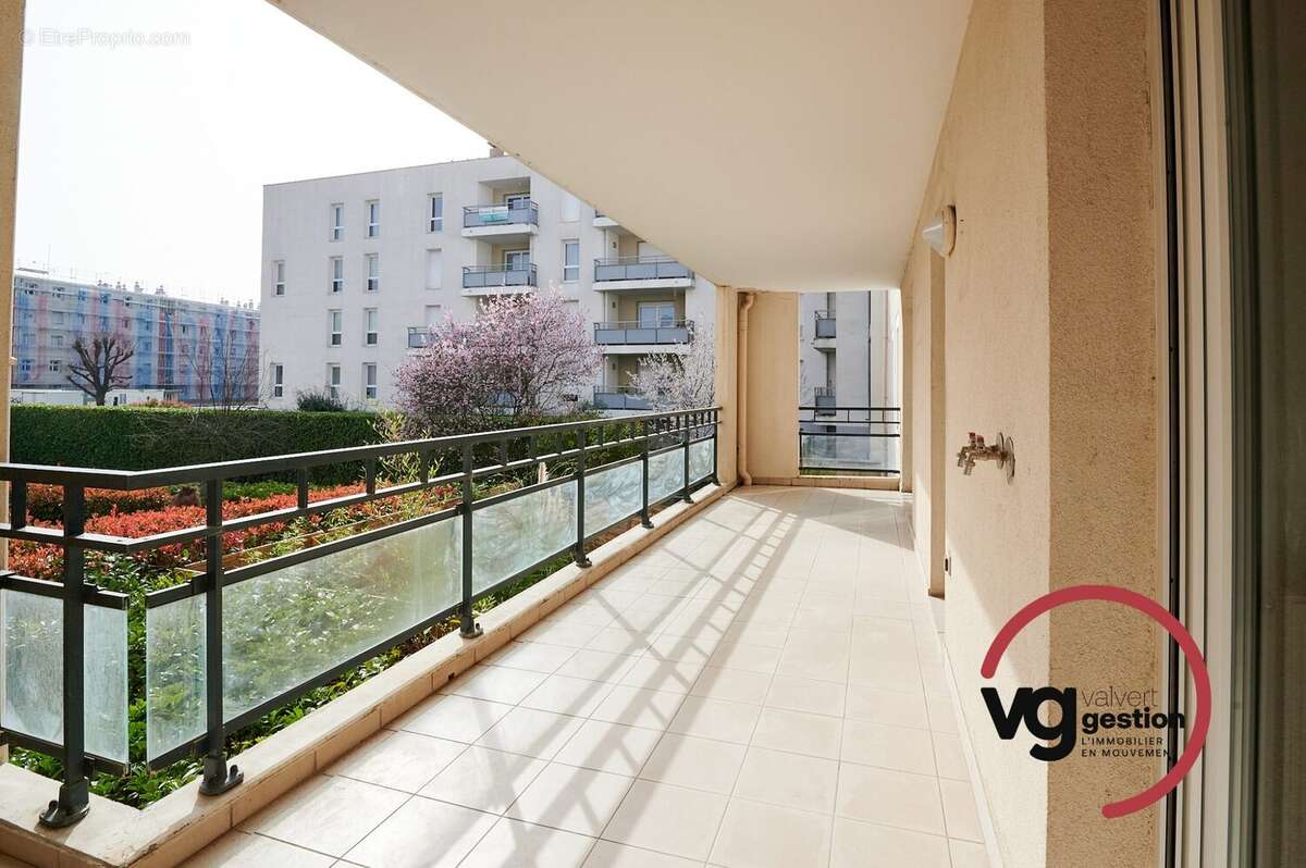 Appartement à DECINES-CHARPIEU