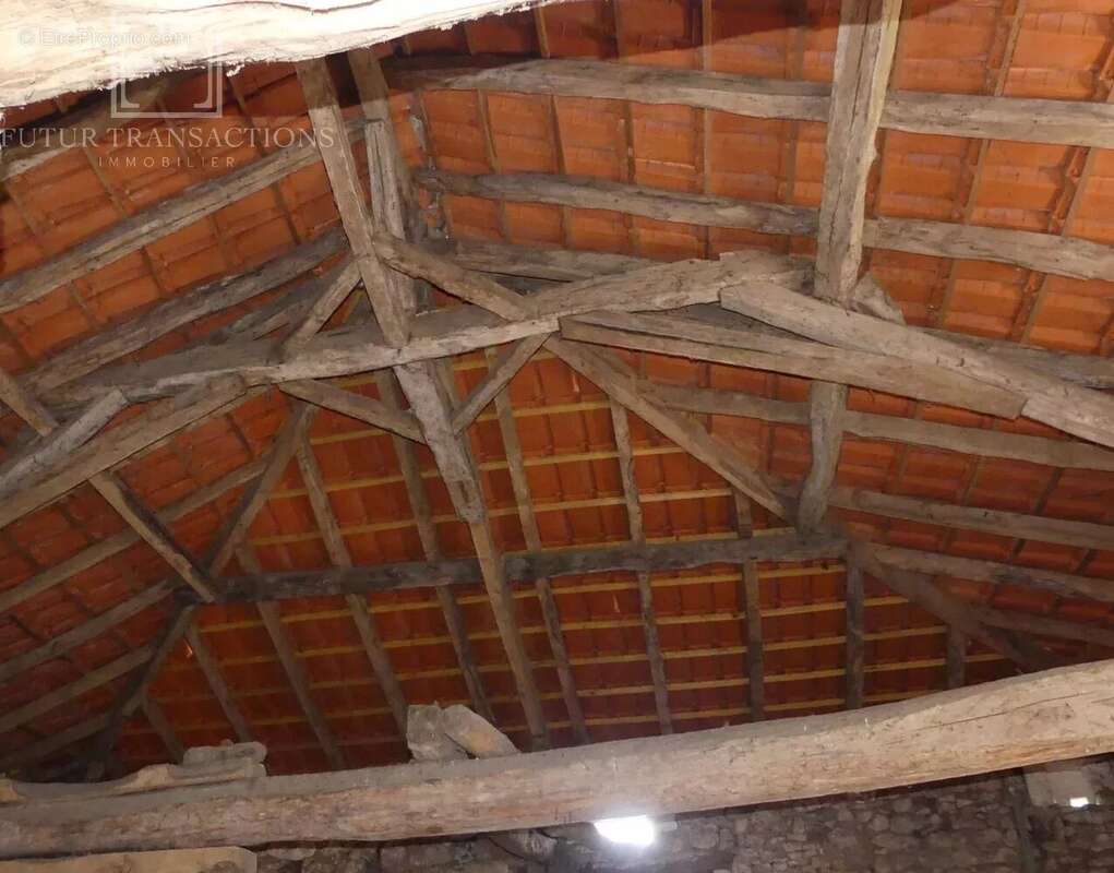 Maison à CONDAT-SUR-TRINCOU