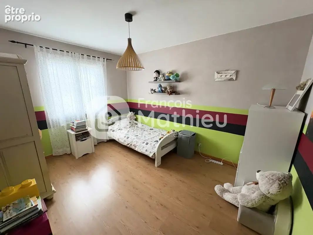 Ambérieux en Dombes : Maison de plain-pied 174m2 hab + garage - terrain 1 898m2 - photo 9
