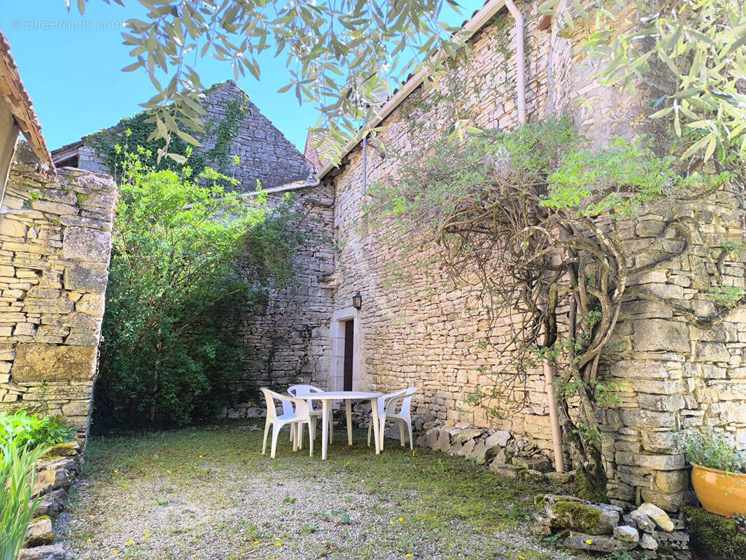 Maison en pierre 122m² + grange aménageable, à 5 min des commerces - photo 13