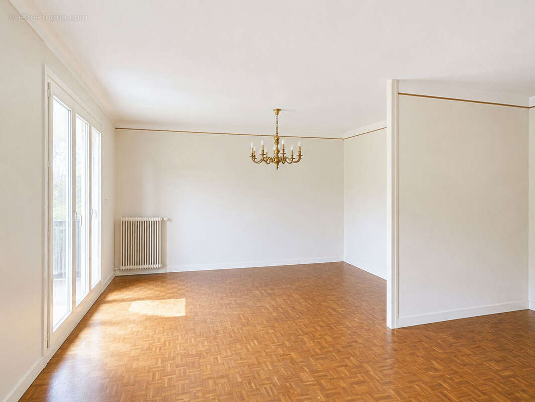 Gratte-Ciel T5 de 94 m2 avec balcon - photo 5