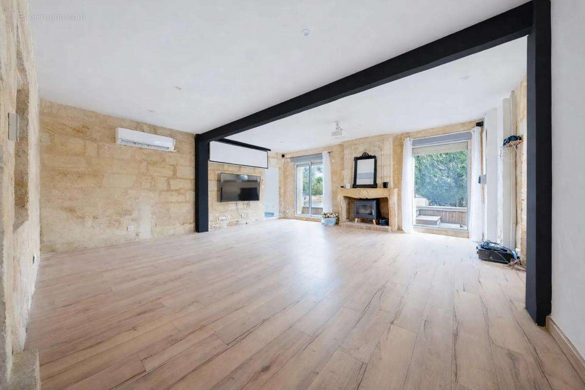 Maison à AMBARES-ET-LAGRAVE