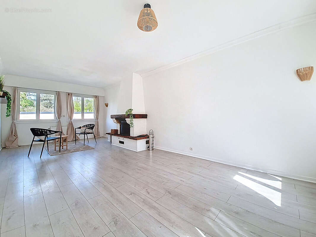 Maison à SAINTE-LUCE-SUR-LOIRE