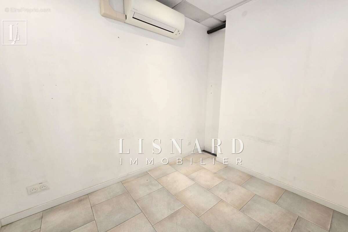 Commerce à VALLAURIS