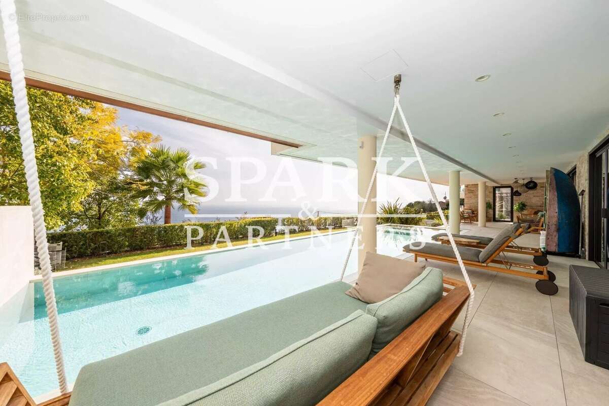 Appartement à ROQUEBRUNE-CAP-MARTIN