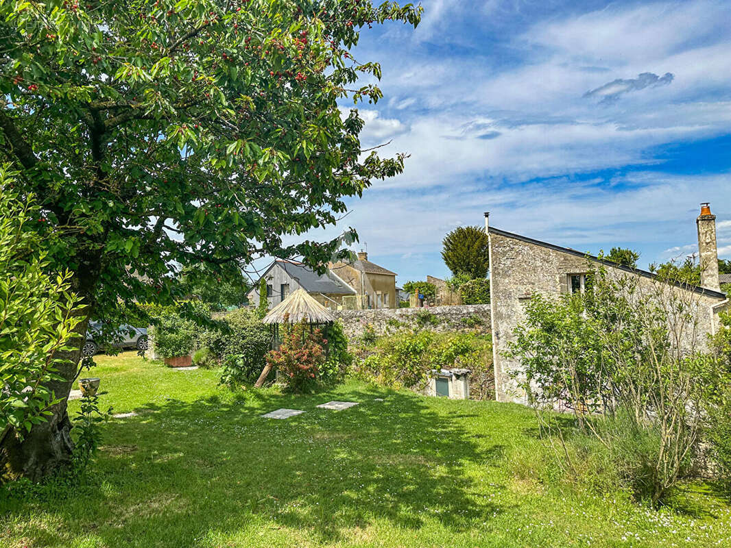 Maison à LOURESSE-ROCHEMENIER