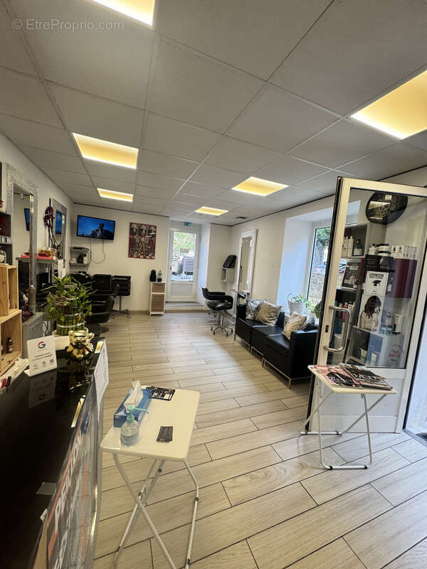 Commerce à L&#039;ESCARENE