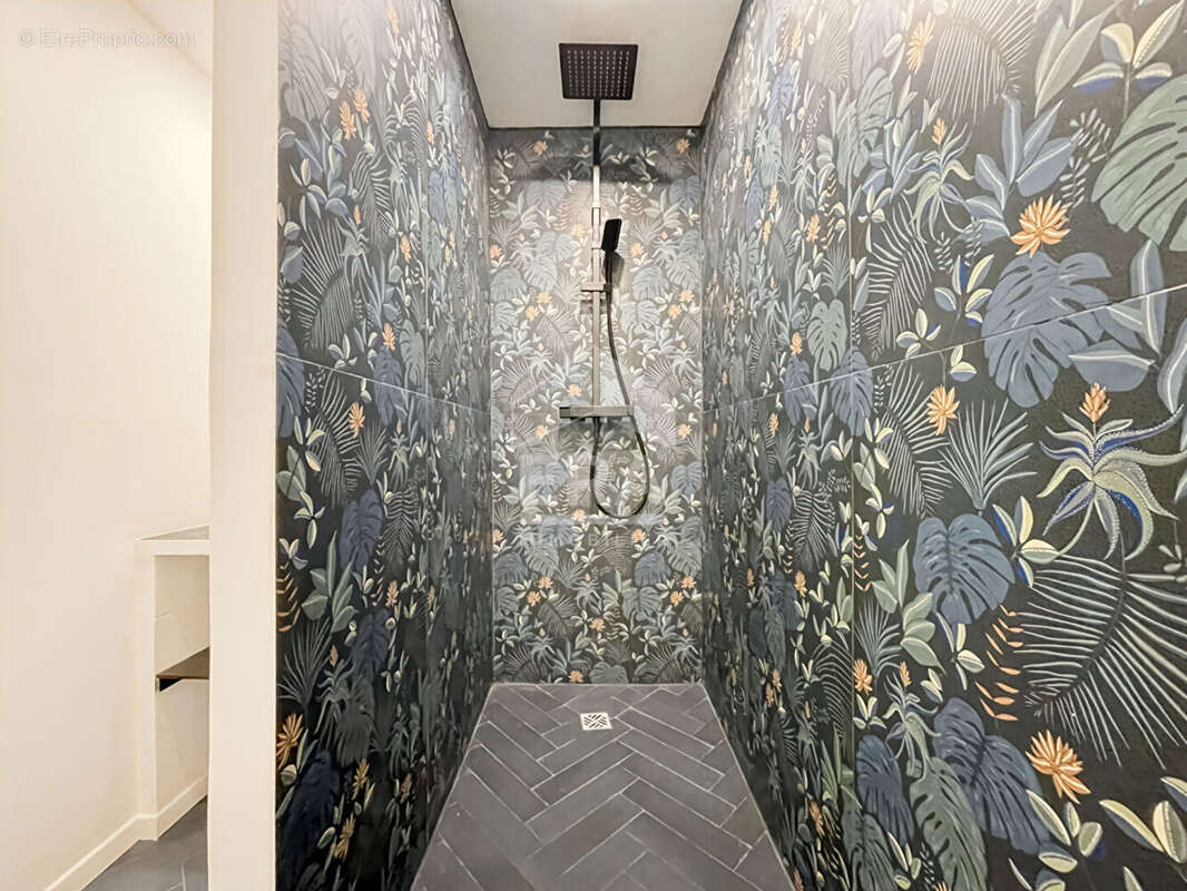 Appartement à MARSEILLE-4E