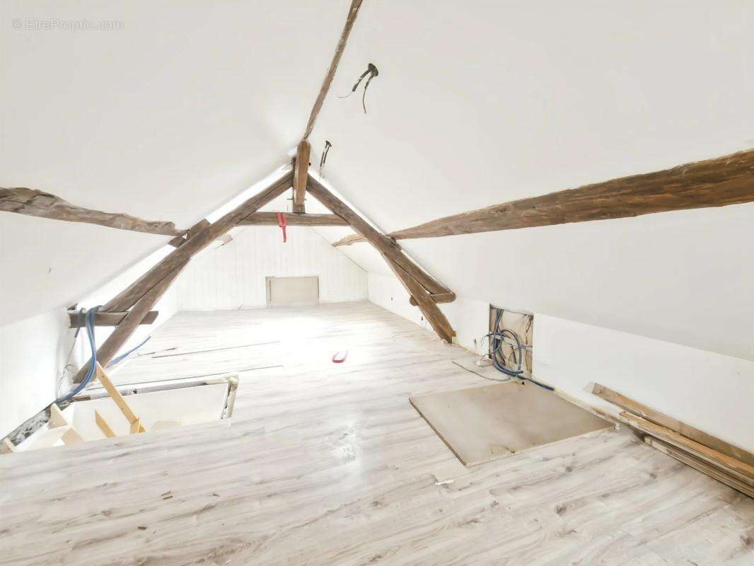 Maison à MONTREUIL-AUX-LIONS