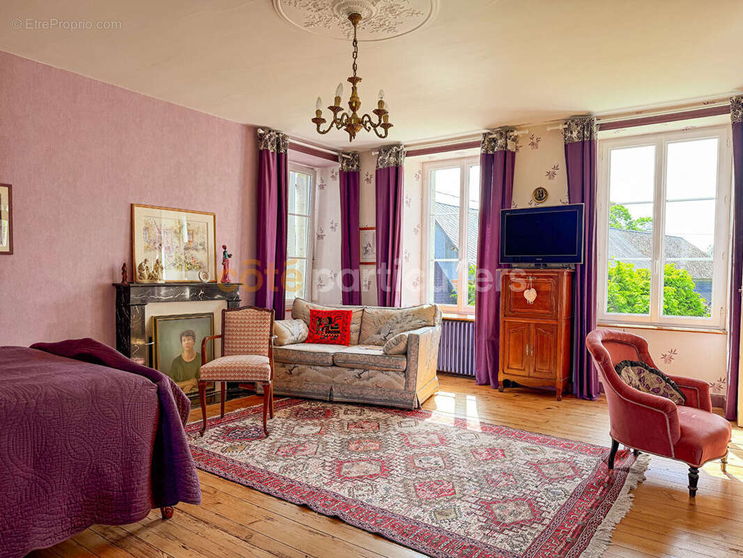 Maison à DOMJEAN